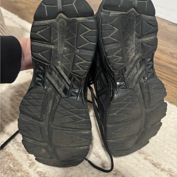 ASICS SNEAKERS. used lightly - Picture 3 of 4